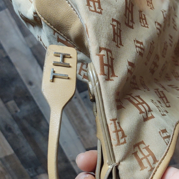Tommy Hilfiger Tan Shoulder Bag - Picture 9 of 17